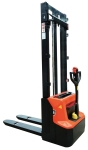 Apilador eleva 1.200 Kg a 3.500 mm